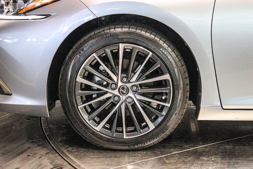 Thumbnail: 2025 Lexus ES - 5