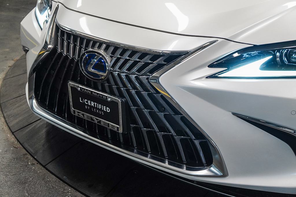 2022 Lexus ES Hybrid 300h 6