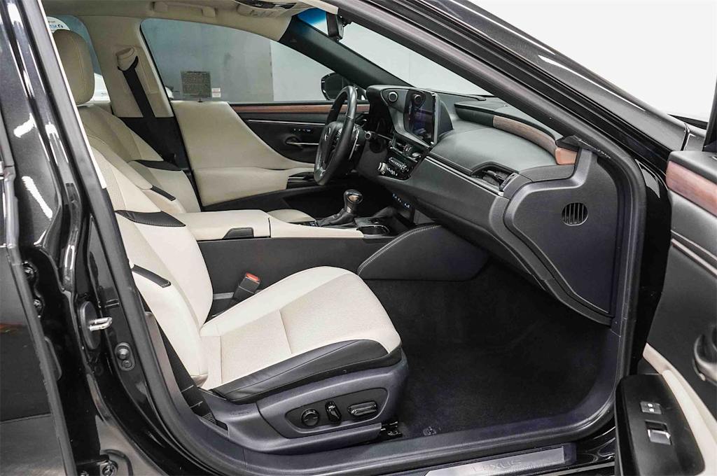 Thumbnail: 2023 Lexus ES - 9