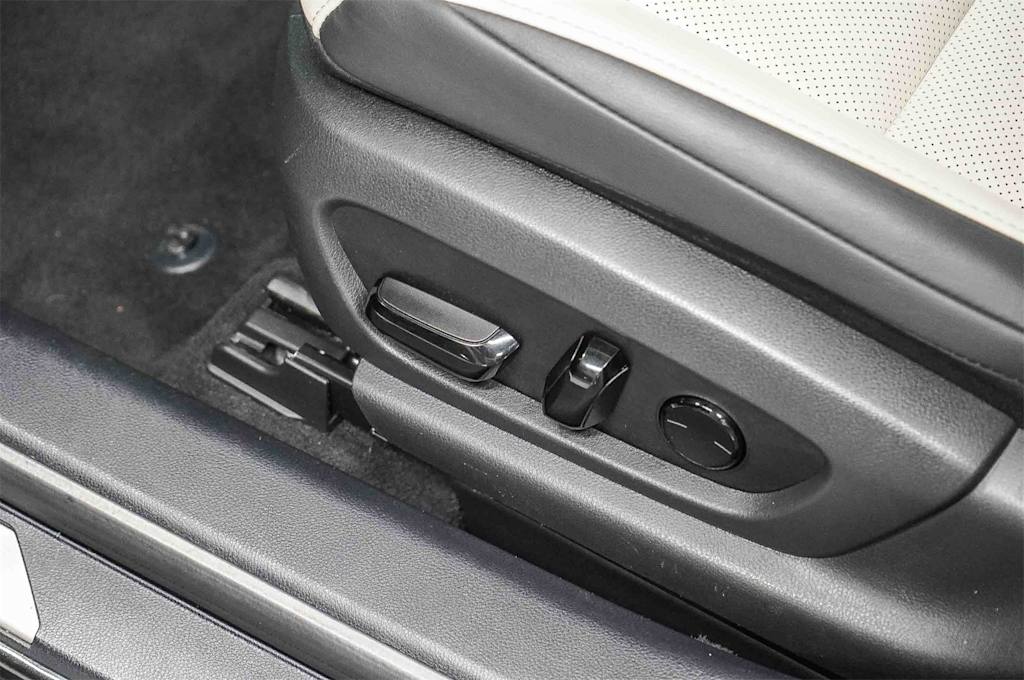 Thumbnail: 2023 Lexus ES - 27