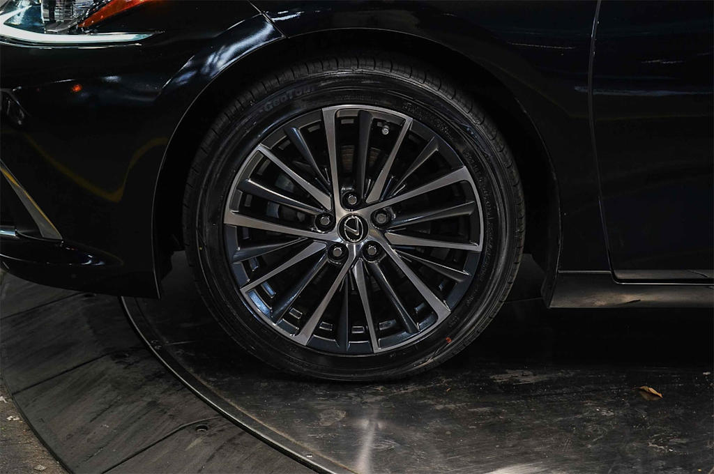 Thumbnail: 2023 Lexus ES - 6