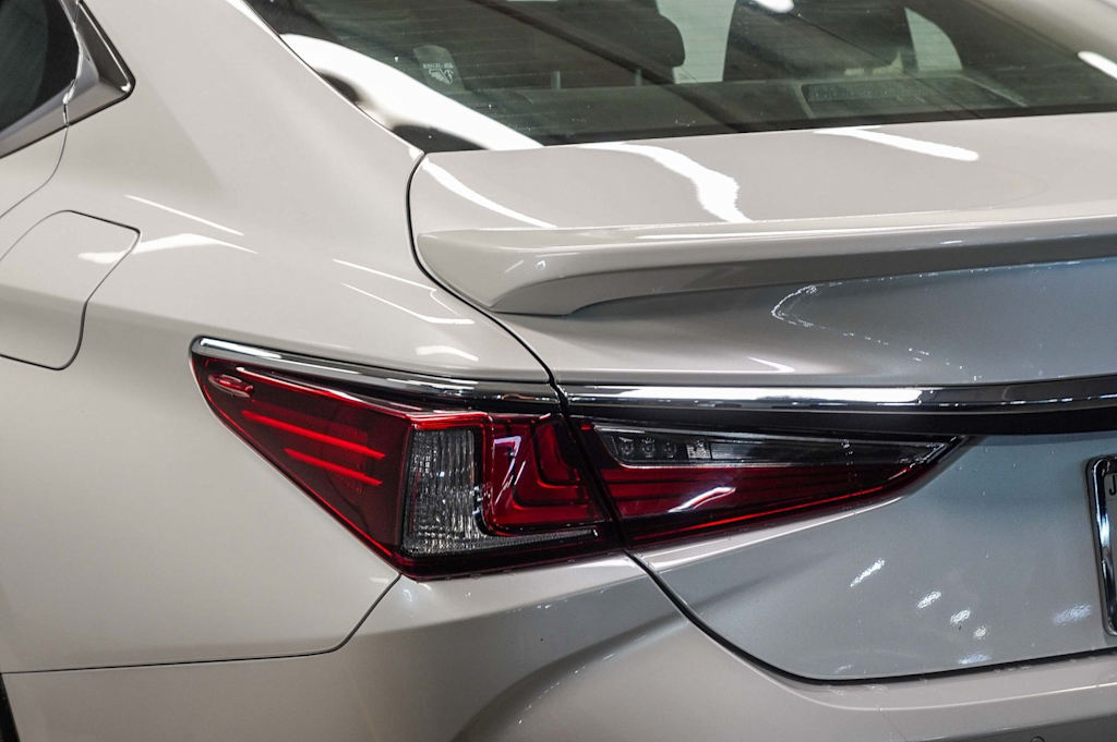 Thumbnail: 2024 Lexus ES - 17