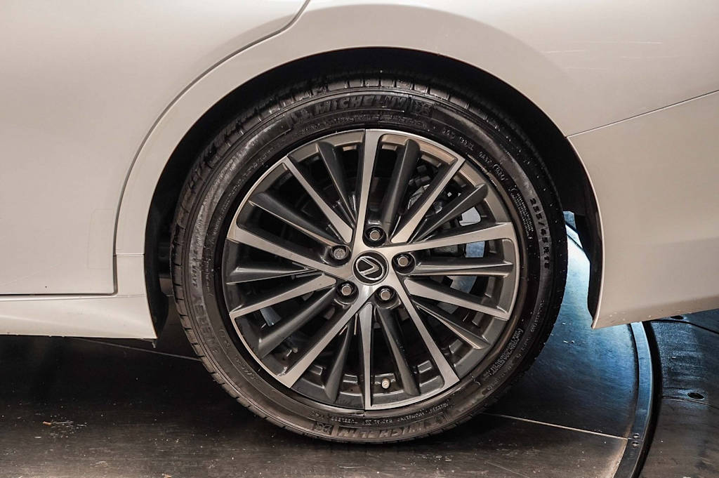 Thumbnail: 2024 Lexus ES - 19