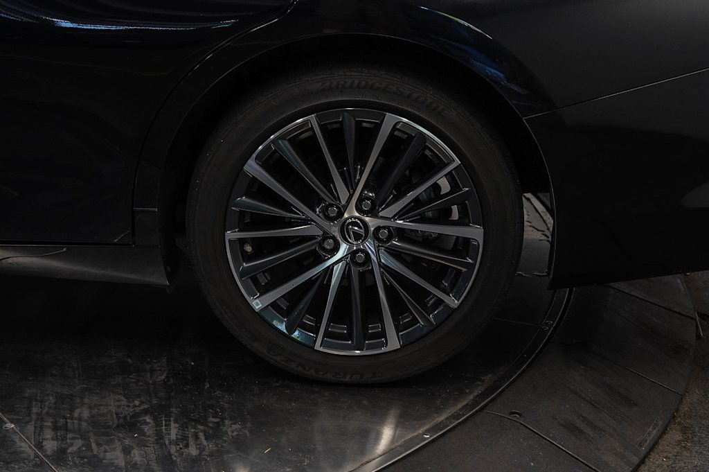Thumbnail: 2024 Lexus ES - 20