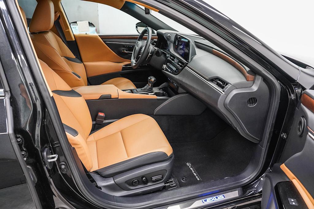Thumbnail: 2024 Lexus ES - 8