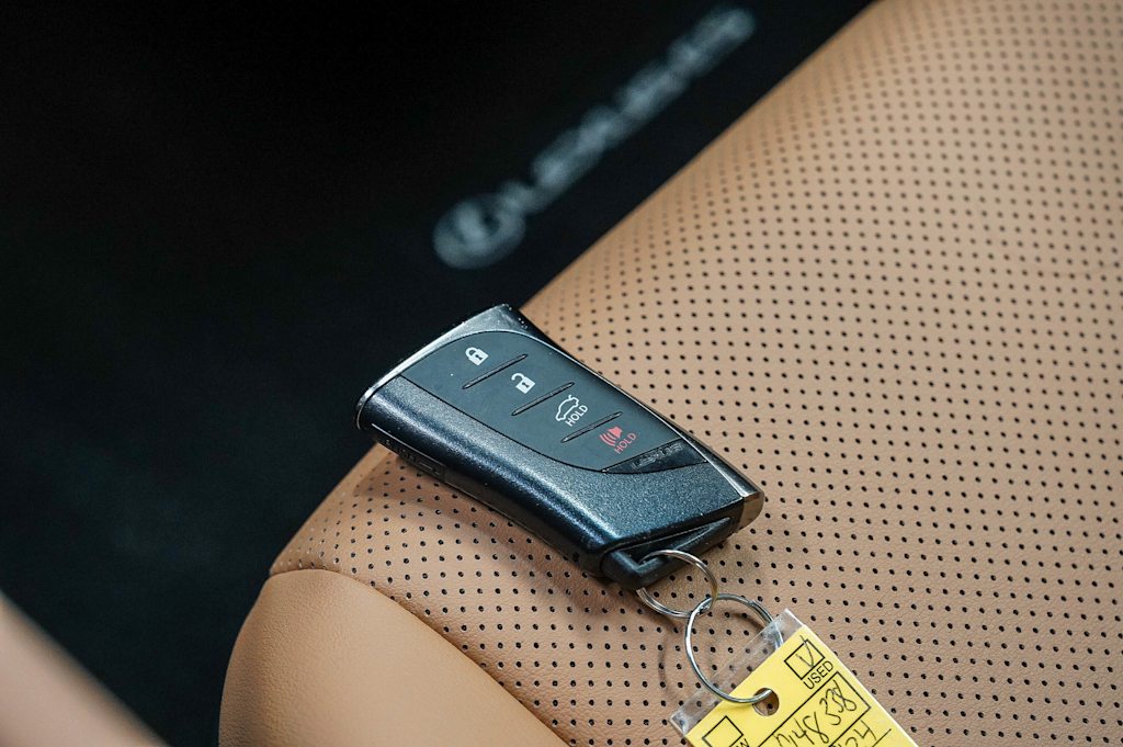 Thumbnail: 2024 Lexus ES - 15