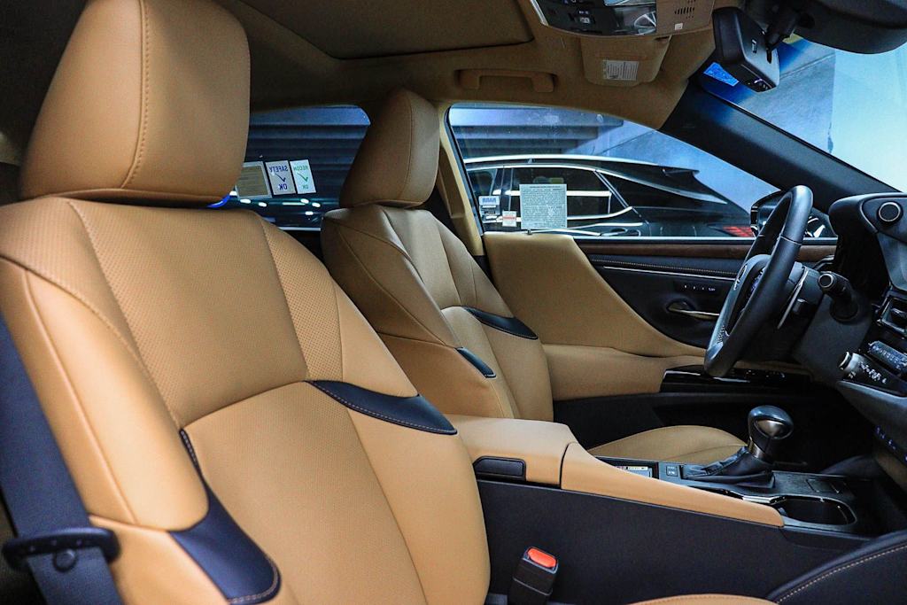 Thumbnail: 2024 Lexus ES - 8