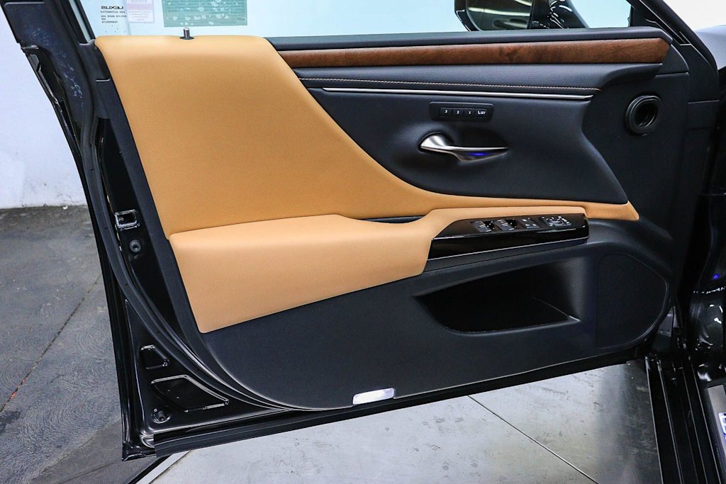 Thumbnail: 2024 Lexus ES - 26