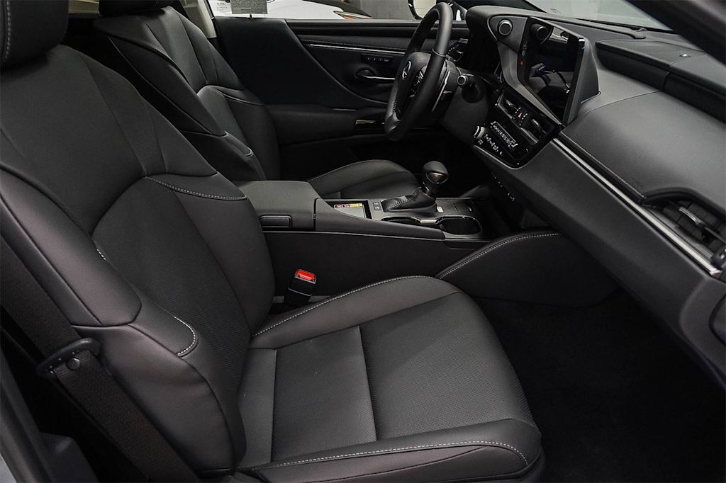 Thumbnail: 2025 Lexus ES - 10