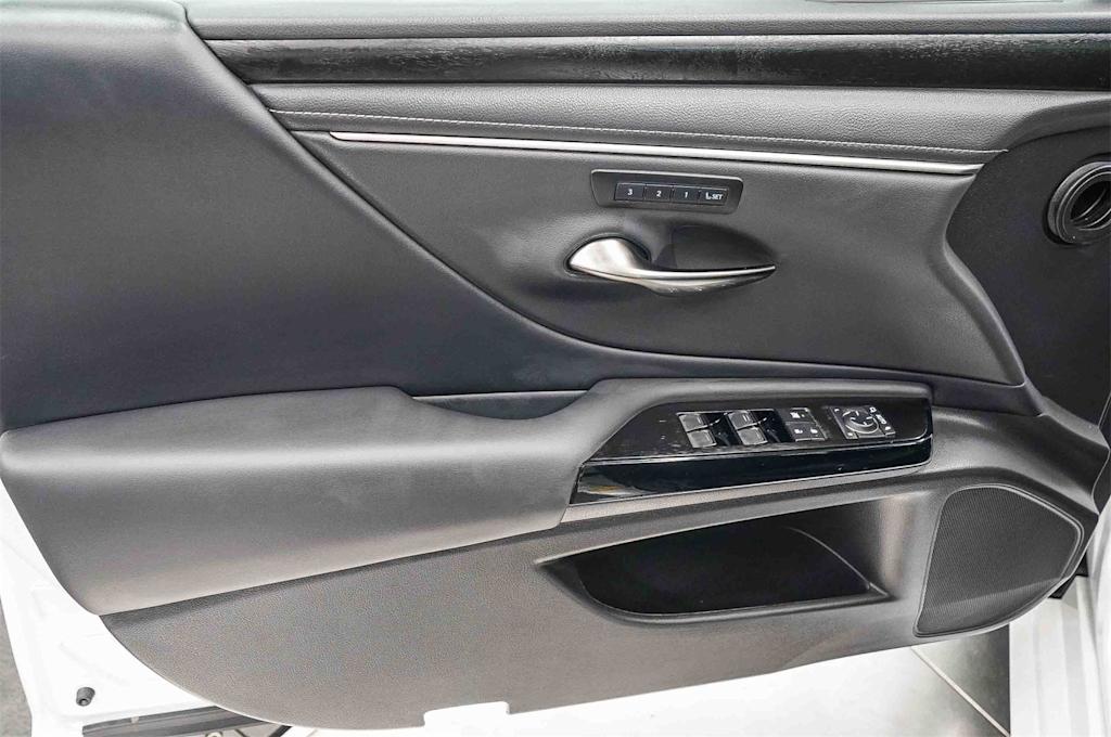 Thumbnail: 2025 Lexus ES - 27