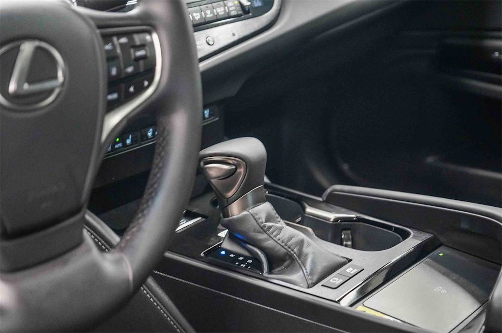 Thumbnail: 2025 Lexus ES - 14