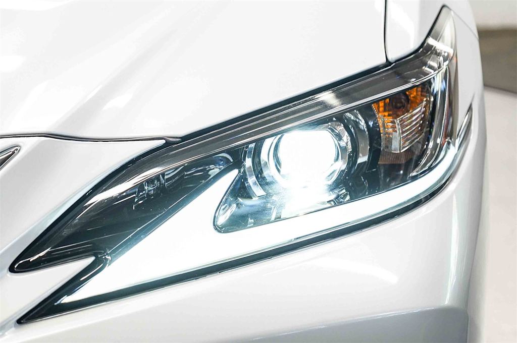 Thumbnail: 2025 Lexus ES - 20