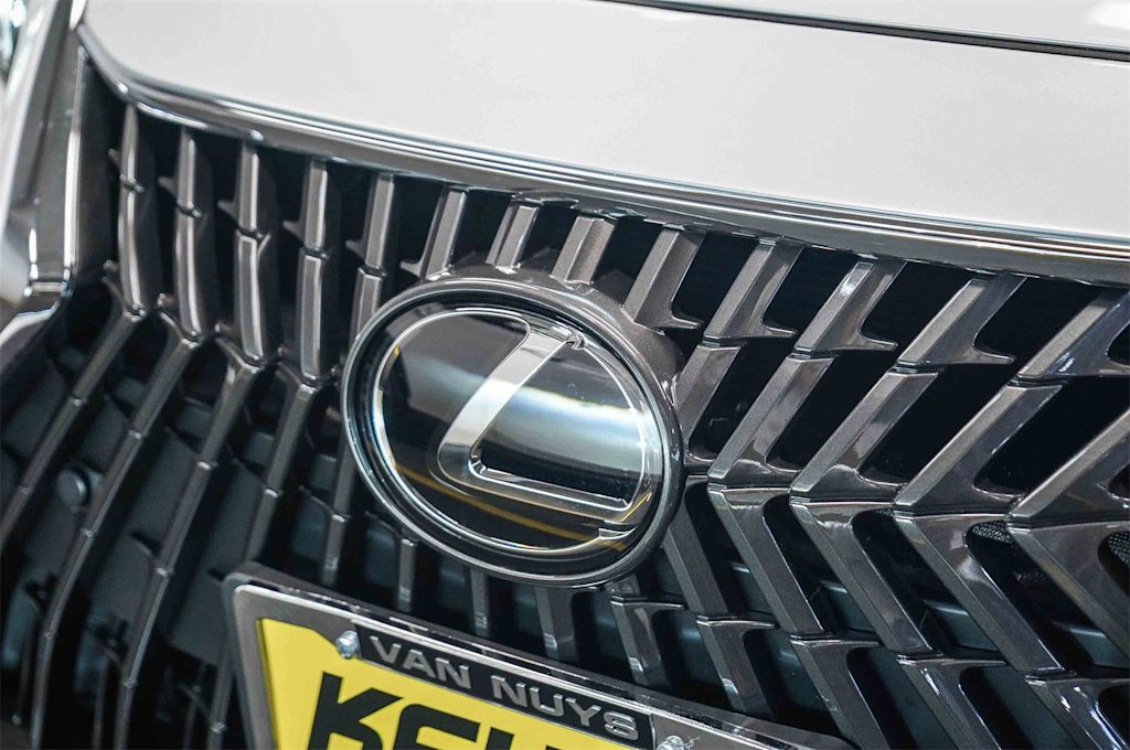 Thumbnail: 2025 Lexus ES - 6