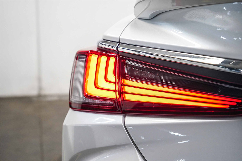 Thumbnail: 2025 Lexus ES - 22