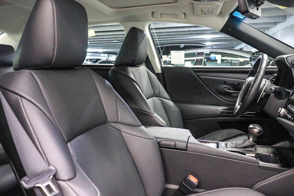 Thumbnail: 2025 Lexus ES - 8