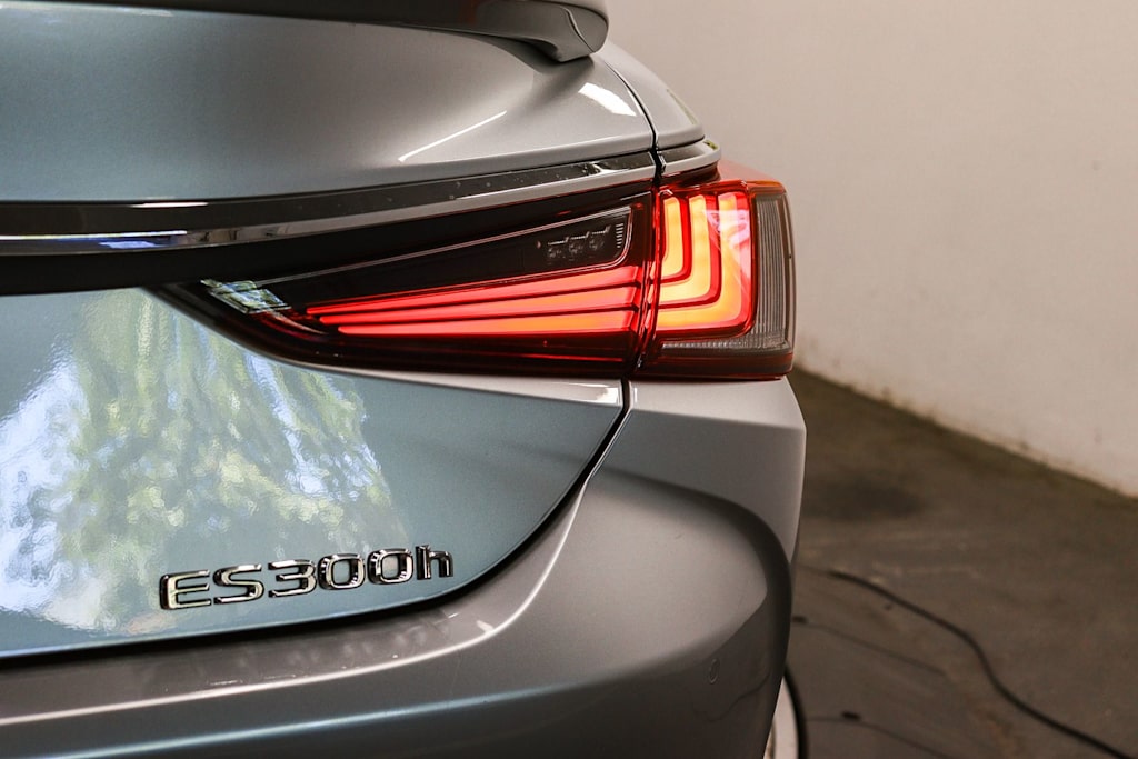Thumbnail: 2025 Lexus ES - 23