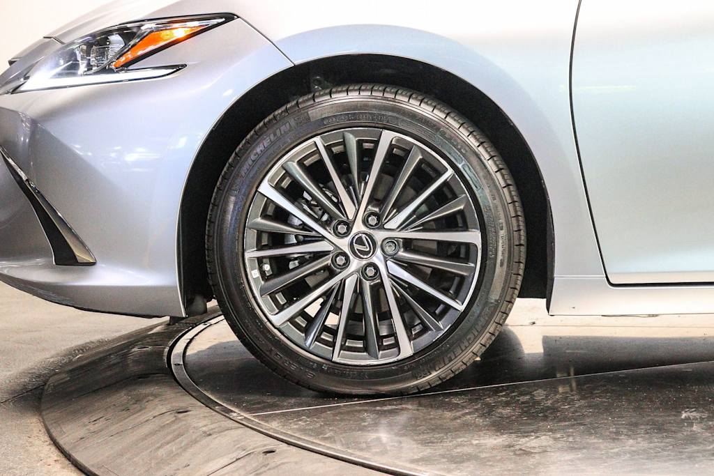 Thumbnail: 2025 Lexus ES - 5