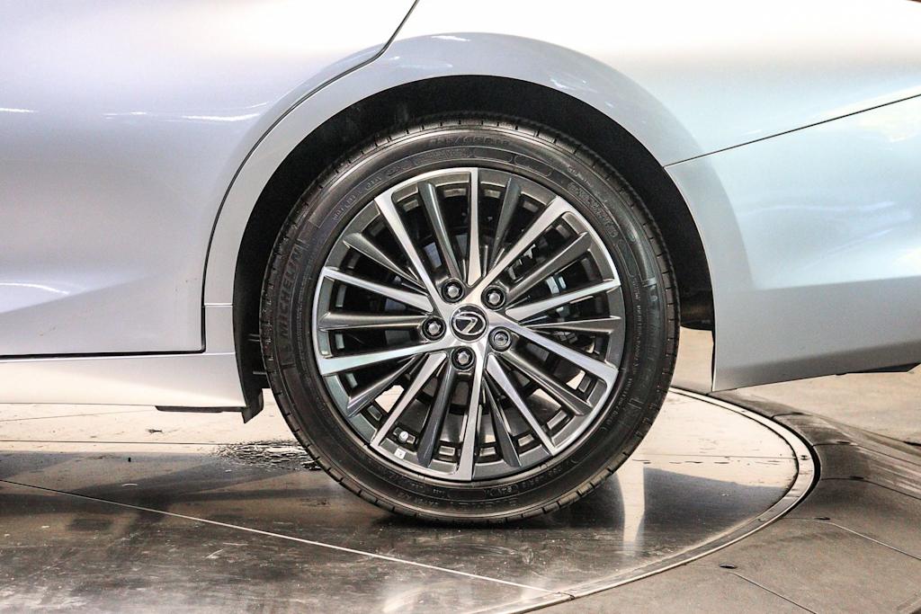 Thumbnail: 2025 Lexus ES - 22