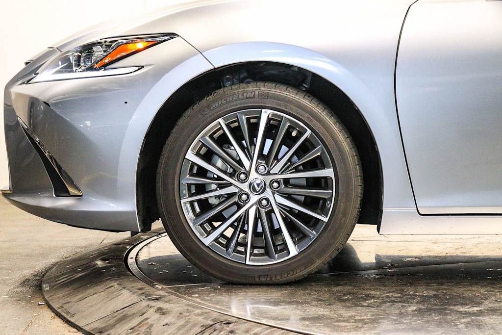 Thumbnail: 2024 Lexus ES - 4