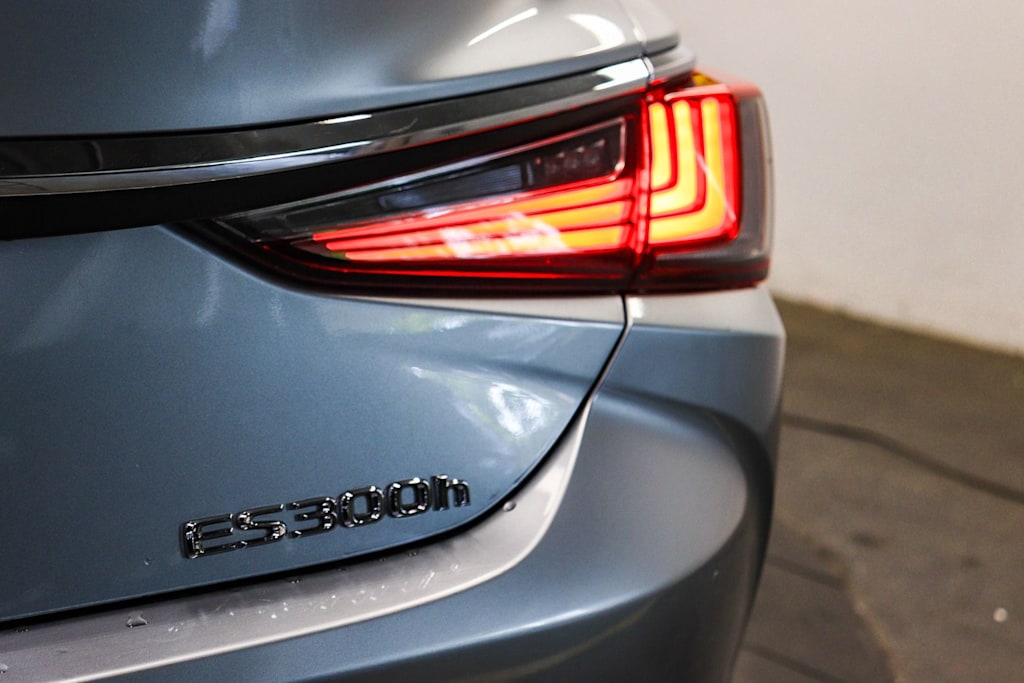 Thumbnail: 2024 Lexus ES - 18
