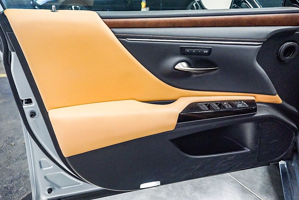 Thumbnail: 2023 Lexus ES - 23