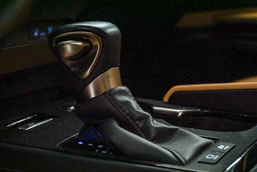 Thumbnail: 2023 Lexus ES - 14