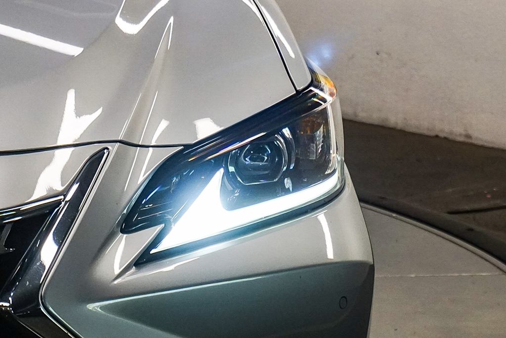 Thumbnail: 2023 Lexus ES - 17