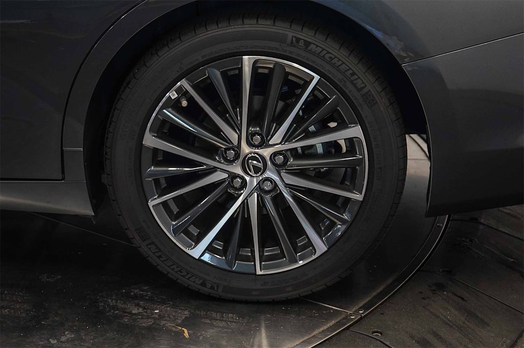 Thumbnail: 2025 Lexus ES - 22