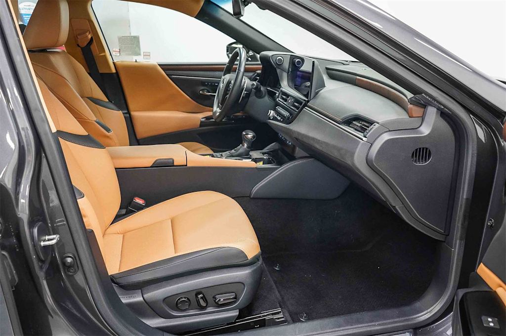 Thumbnail: 2025 Lexus ES - 9