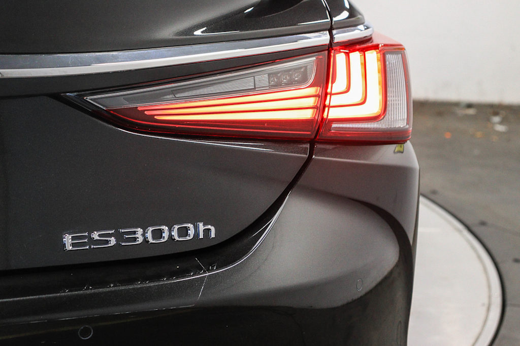 Thumbnail: 2025 Lexus ES - 22