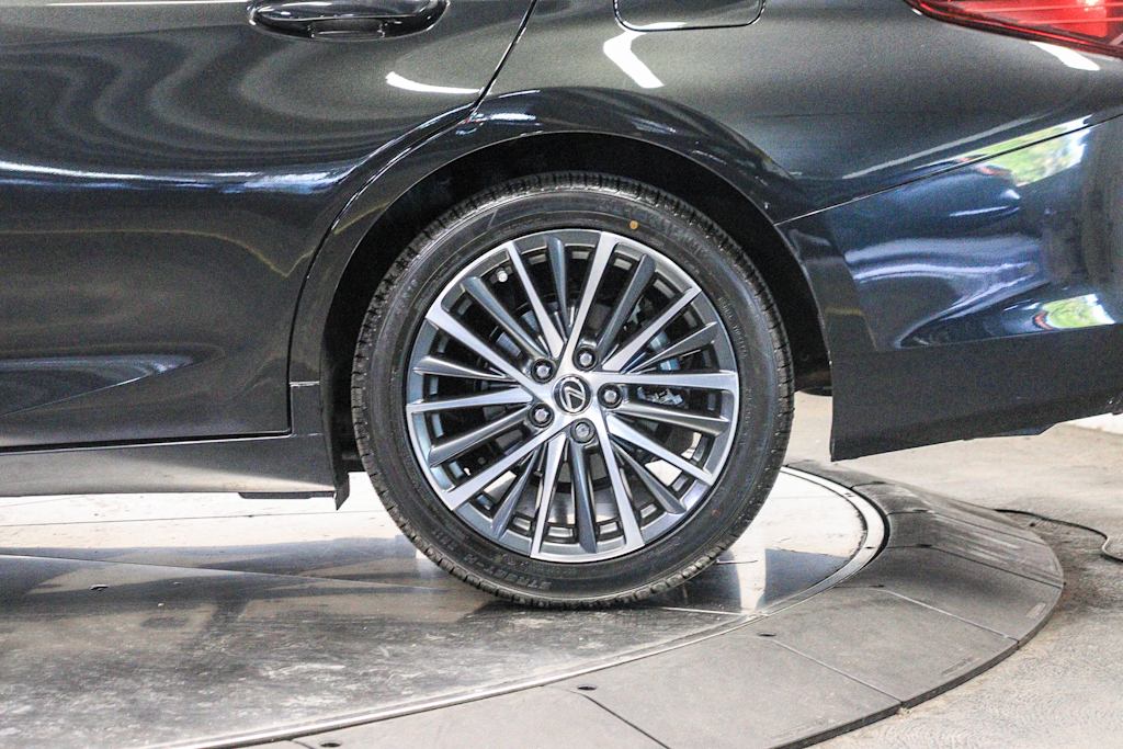 Thumbnail: 2025 Lexus ES - 21