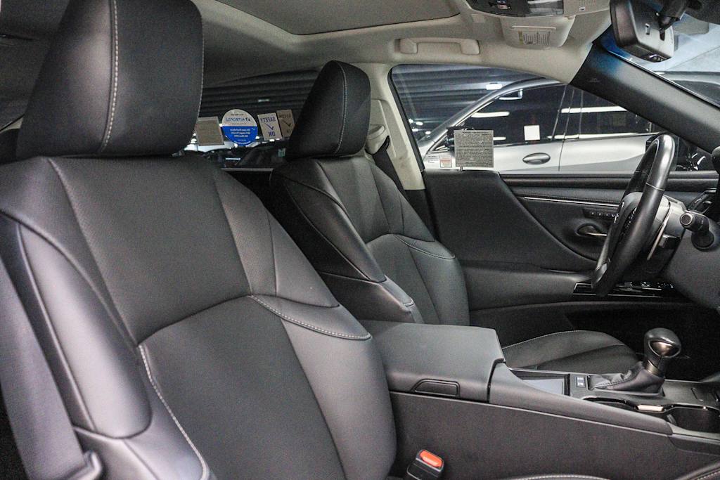 Thumbnail: 2025 Lexus ES - 8