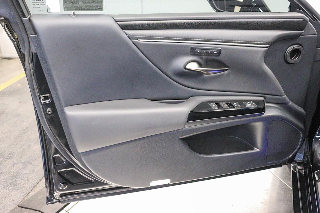 Thumbnail: 2025 Lexus ES - 27