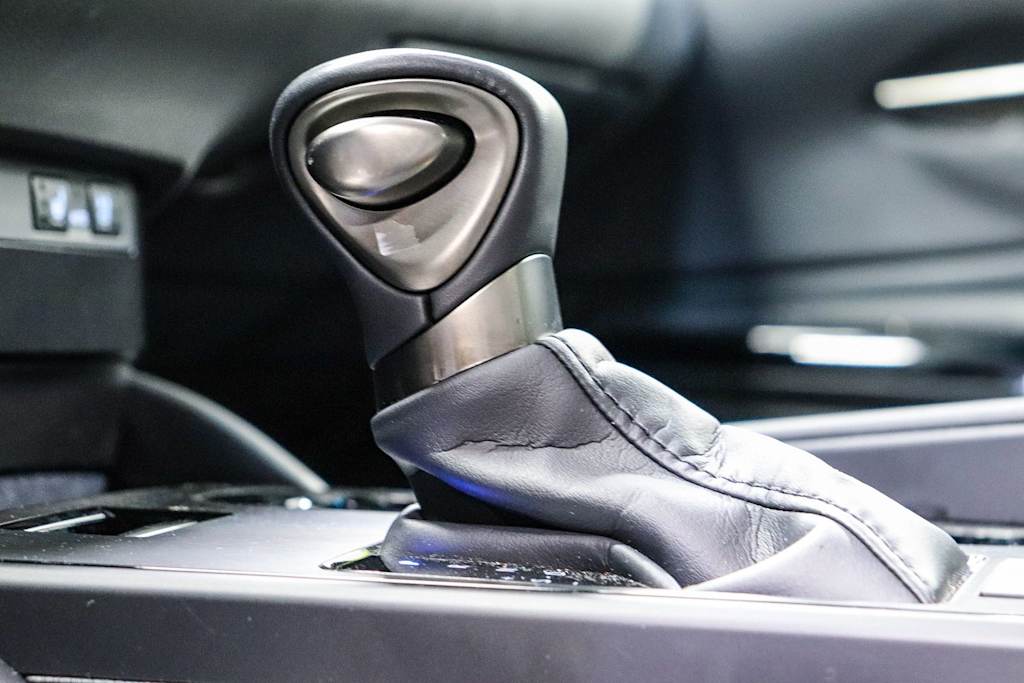 Thumbnail: 2025 Lexus ES - 13