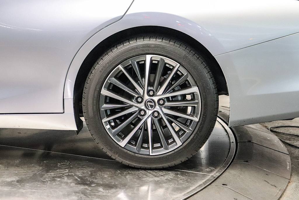 Thumbnail: 2025 Lexus ES - 21