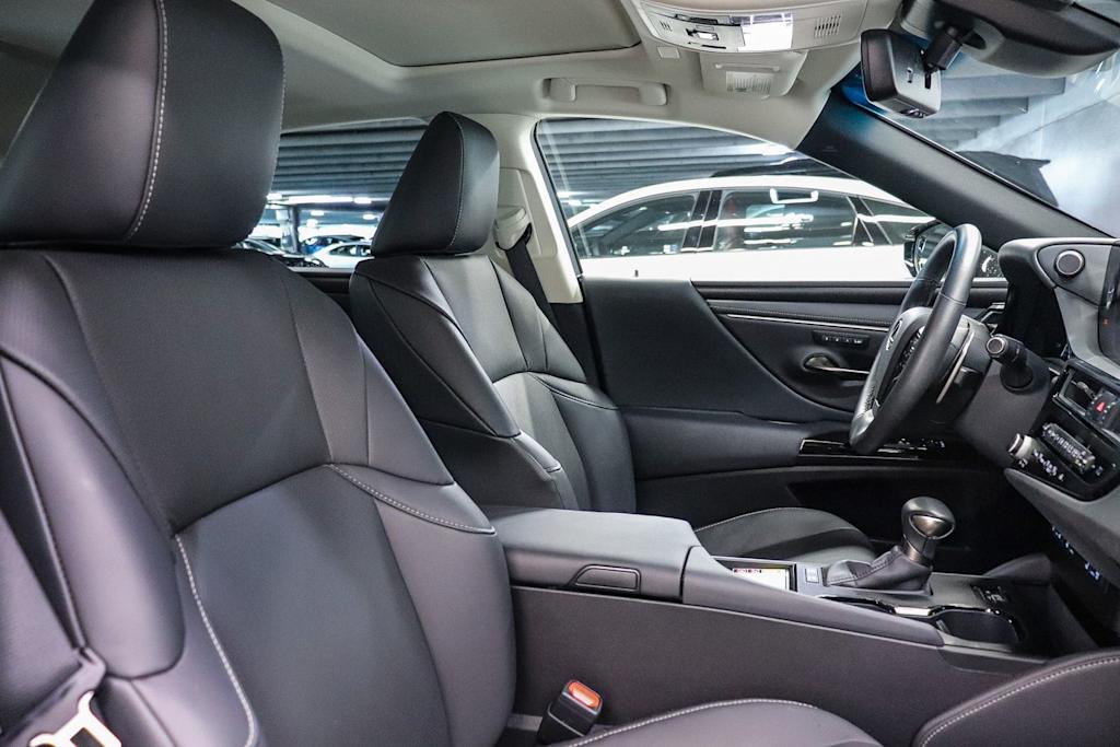 Thumbnail: 2025 Lexus ES - 9