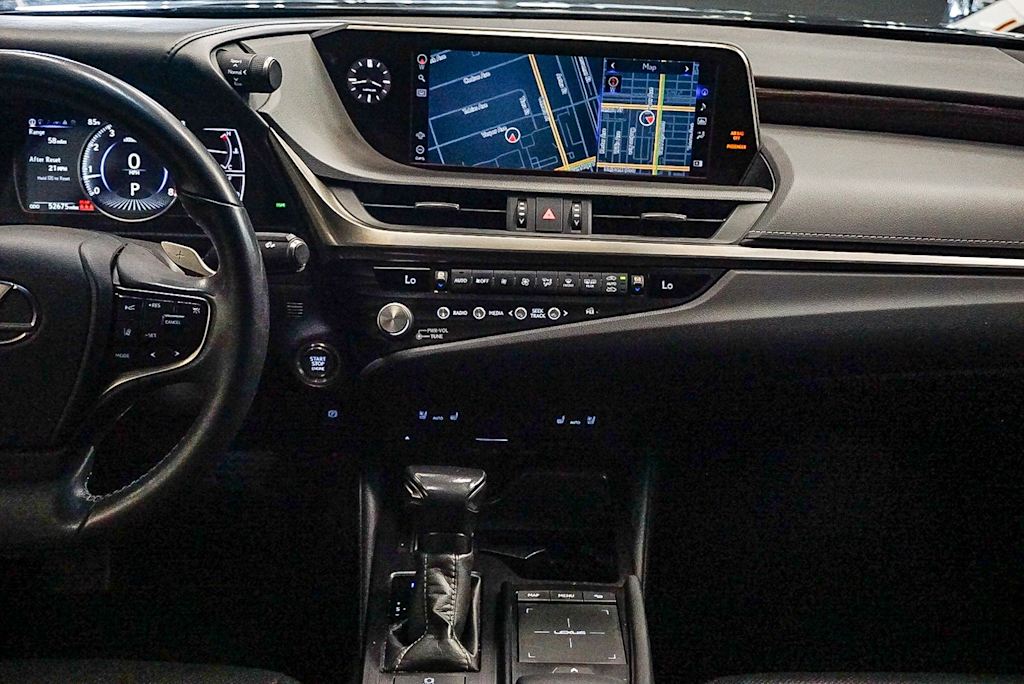 Thumbnail: 2021 Lexus ES - 8