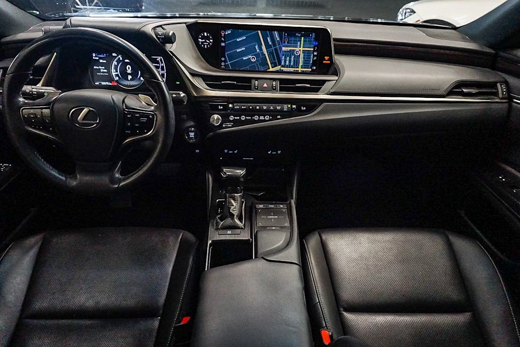 Thumbnail: 2021 Lexus ES - 2