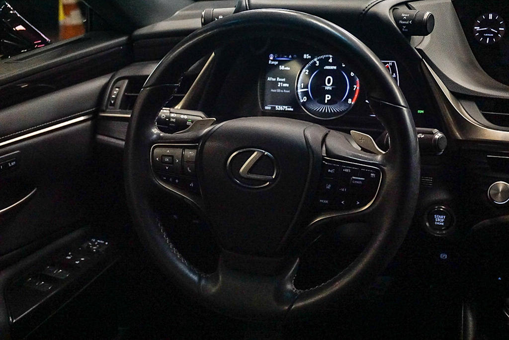Thumbnail: 2021 Lexus ES - 12