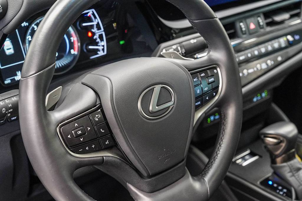 Thumbnail: 2025 Lexus ES - 12