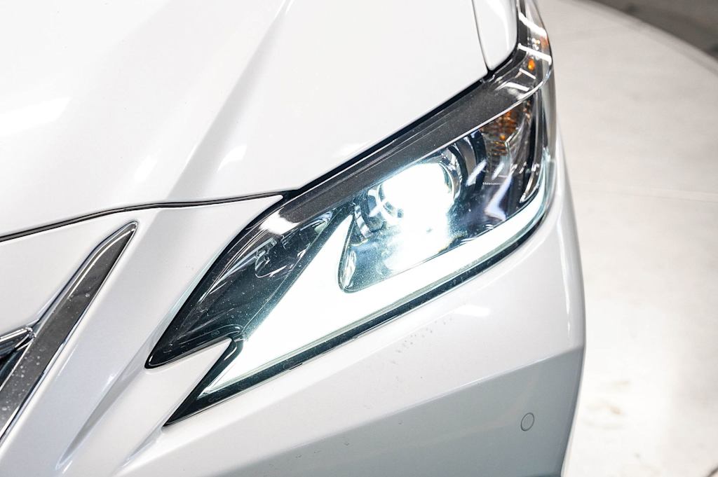 Thumbnail: 2025 Lexus ES - 20
