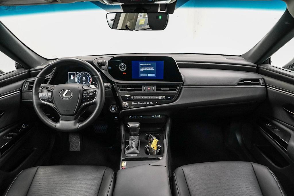 Thumbnail: 2025 Lexus ES - 2