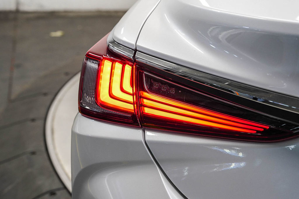 Thumbnail: 2025 Lexus ES - 22