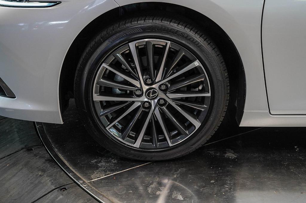 Thumbnail: 2025 Lexus ES - 6