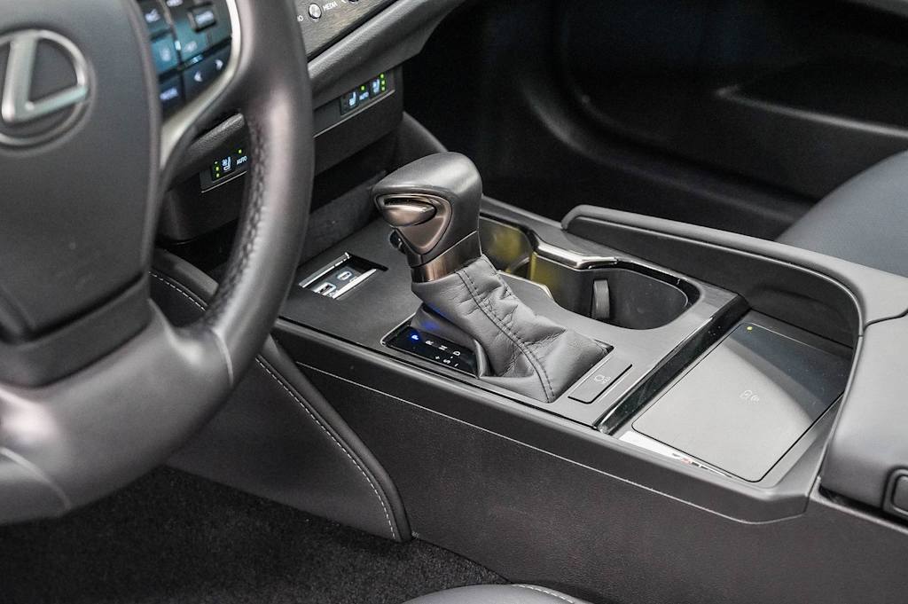 Thumbnail: 2025 Lexus ES - 14