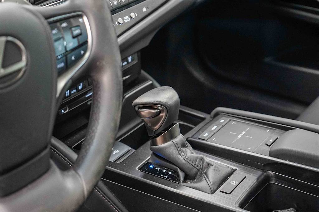 Thumbnail: 2022 Lexus ES - 15