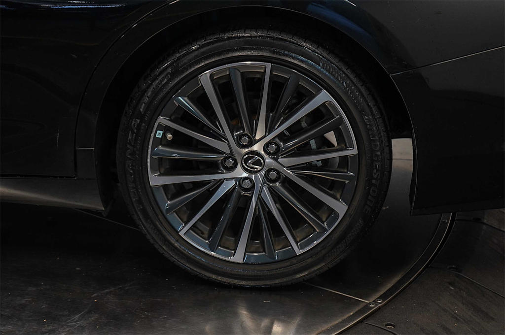 Thumbnail: 2022 Lexus ES - 21