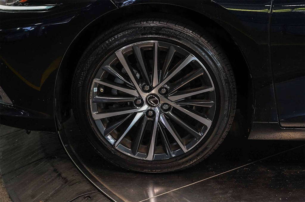 Thumbnail: 2022 Lexus ES - 7