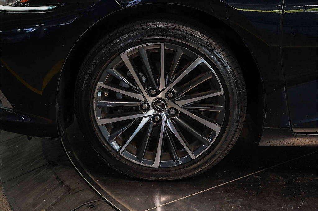 Thumbnail: 2022 Lexus ES - 7