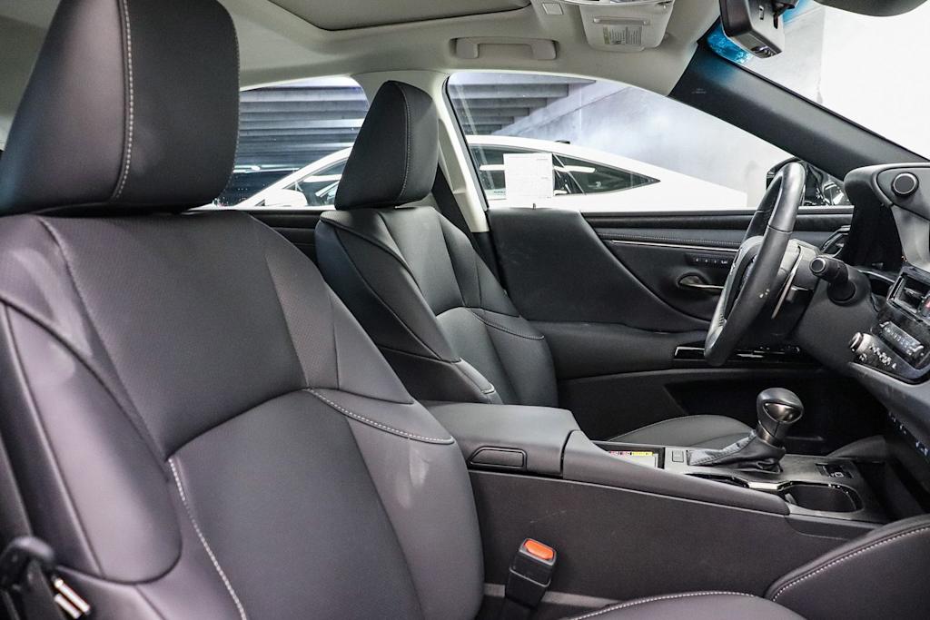 Thumbnail: 2024 Lexus ES - 9
